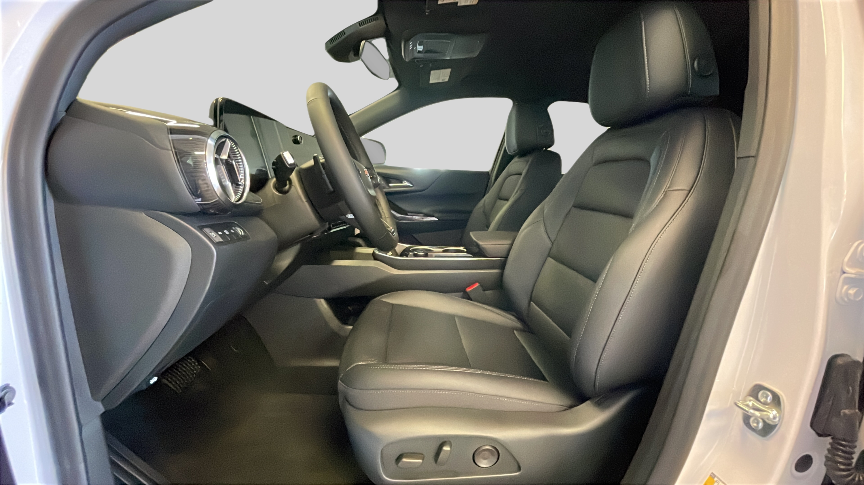 2027 Chevrolet Equinox LT - Photo 12